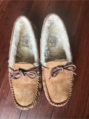 Ugg slippers women’s size 9